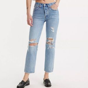 Levi’s Wedgie Straight leg distressed Jean